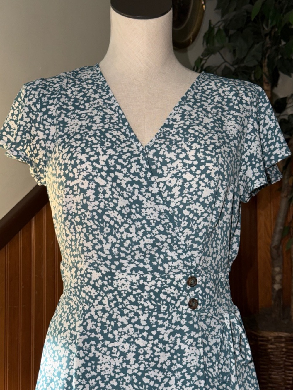 Sienna Sky soft green floral print dress women’s size medium - Picture 2 of 8
